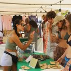 Tradición. Los turistas encuentran variedades de productos en las ferias.