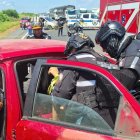 El impacto provocó que los vehículos quedaran destruidos.