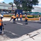 En la zona se refuerzan los cruces peatonales a nivel de calzada con la construcción de dos pacificadores viales.