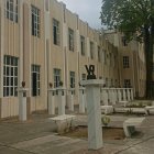 La Avenida de los Presidentes está ubicada en la acera sur del colegio Vicente Rocafuerte.