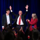 El Partido Laborista, liderado por el primer ministro Anthony Albanese (c), logró este sábado 3 de mayo una rotunda victoria en las elecciones de Australia.