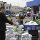 Si bien el uso de macarilla no es obligatorio, las personas las usan por precaución.