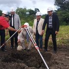 Autoridades colocaron la primera piedra de la estación de bomberos que tendrá Vilcabamba.