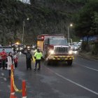 Dos hombres fueron arrojados a la quebrada y terminaron en el cauce del río Machángara.