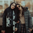 Iesmin Pincay junto a su hermana Michela Pincay, en una de las imágenes compartidas en redes.