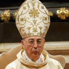 El Vaticano ha anunciado que el cónclave ha elegido un nuevo papa y su identidad será revelada en los próximos minutos por el cardenal protodiácono.