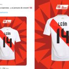 Imágenes tomadas de la cuenta en X de la selección peruana de fútbol @SelecciónPeru de una camiseta de la selección con el nombre León y el número catorce en honor al papa León XIV.