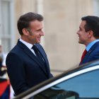 Emmanuel Macron, presidente de Francia recibió al mandatario ecuatoriano.