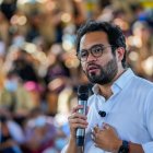 El ministro de Salud, Edgar Lama, anunció nuevas estrategias de vacunación para frenar los brotes de fiebre amarilla y tosferina en el país.