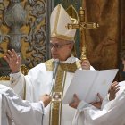 El Papa León XIV durante una misa con cardenales en la Capilla Sixtina del Vaticano.