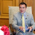 El presidente de Ecuador, Daniel Noboa, habla durante una entrevista con AFP en París, el 8 de mayo de 2025.