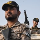 Militares en guardia cerca del puerto de Karachi, en Karachi.