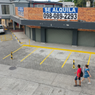 Panorama. Se ha vuelto muy común observar varios letreros de ‘se vende’ y ‘se alquila’ a lo largo de la vía. Varios comercios se encuentran abandonados.