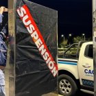 Suspensión. Personal del Municipio retiró 425 estructuras de la ciudad.