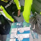 Operativo. La policía encontró varias cajas de mascarillas caducadas.