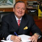 Álvaro Noboa es padre del presidente del Ecuador. Fue candidato a ese cargo por cinco ocasiones consecutivas.