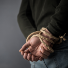 REFERENCIAL. La víctima fue encontrada maniatada y con cinta adhesiva en el rostro, según el informe preliminar.