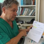 Víctima. El doctor Víctor Flores denuncia que sacaron un crédito a su nombre de manera ilegal.