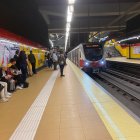 Pasajeros. Las interrupciones en el servicio han causado molestias en los usuarios del sistema.