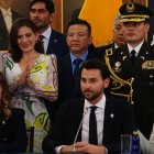 El nuevo presidente de la Asamblea Nacional, Niels Olsen, junto a los legisladores de ADN, al final de la sesión inaugural.