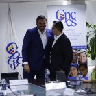 En su calidad de presidente subrogante del CPCCS, David Rosero suscribió el reglamento de comisiones ciudadanas que reformó el actual Pleno presidido por Andrés Fantoni.