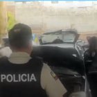 La policía desmanteló una mecánica clandestina en el sur de Quito, en el lugar hallaron vehículos robados y más de 200 autopartes