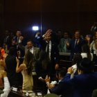 El asambleísta del oficialismo Niels Olsen preside la Asamblea Nacional.