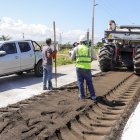 Los trabajos de mantenimiento en la vía El Morro - Playas están a cargo de la Prefectura de Guayas.