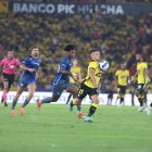 Barcelona SC y Emelec chocan en el estadio Monumental.