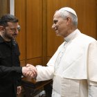 El papa León XIV recibió este domingo 18 de mayo en una audiencia en el Vaticano al presidente de Ucrania, Volodímir Zelenski.