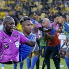 Augusto Aragón en medio de la polémica con Jorge Célico.