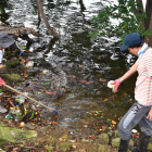 El personal Municipal también participó de la minga en el estero Salado del pasado sábado