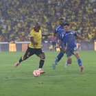 El Clásico del Astillero lo ganó Barcelona SC 2-0 a Emelec en el Monumental.