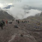 Bomberos de Latacunga y militares llegaron hasta el lugar donde debía llegar Patricio Factos, quien desapareció en medio del páramo.
