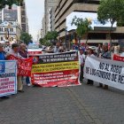 Jubilados del IESS cerraron la avenida 9 de Octubre, este martes 20 de mayo.