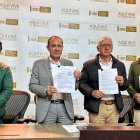 Antonio Sanguino (2i); el ministro de Salud, Guillermo Alfonso Jaramillo (2d); y el ministro del Interior, Armando Benedetti (d), y el secretario del Senado de la República, Diego Alejandro González (i), este 19 de mayo de 2025 en Bogotá (Colombia).