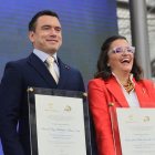 Daniel Noboa y María José Pinto durante la entrega de sus credenciales.