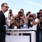 Shia Labeouf durante la sesión de fotos por el estreno de "Slauson Rec" en Cannes 2025.