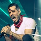 José Madero tiene 44 años.