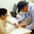 Voluntarios se ubican en distintos puntos de Quito para recolectar las firmas.