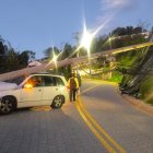 Una camioneta se chocó contra un poste en la av. De Los Conquistadores y provocó el cierre del tránsito en la conexión con la av. Simón Bolívar.