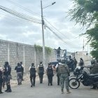 Militares y policías ingresaron a sectores dominados por Los Choneros en Manta durante el operativo Apolo 12, ejecutado la madrugada del 22 de mayo.