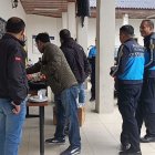 Agentes de control municipal decomisaron productos en mal estado y licor artesanal