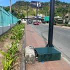 Una caja metálica fue vandalizada en la avenida Las Monjas.