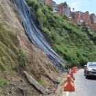 El Municipio colocó plásticos negros como medida de protección, pero hoy se encuentran destruídos.