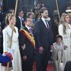 Daniel Noboa a la salida de la Asamblea Nacional en compañía de su esposa.