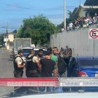 Hecho. El caso más reciente se registró en el cantón Manta. Un hombre iba en un carro azul cuando fue baleado.