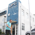 Decenas de UPC de la ciudad lucen en mal estado, olvidadas y son utilizadas como parqueos en sus exteriores y para que los uniformados lleguen solo a dormir. No hay atención.