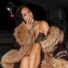 Kim Kardashian tiene una fortuna estimada en unos 1.7 mil millones de dólares. Según Forbes, la cifra la ubica como una de las personas más ricas del mundo.