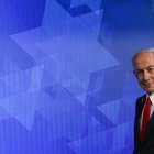 El Primer Ministro israelí, Benjamin Netanyahu, se va después de dirigirse a una conferencia de prensa en Jerusalén, 21 de mayo de 2025.